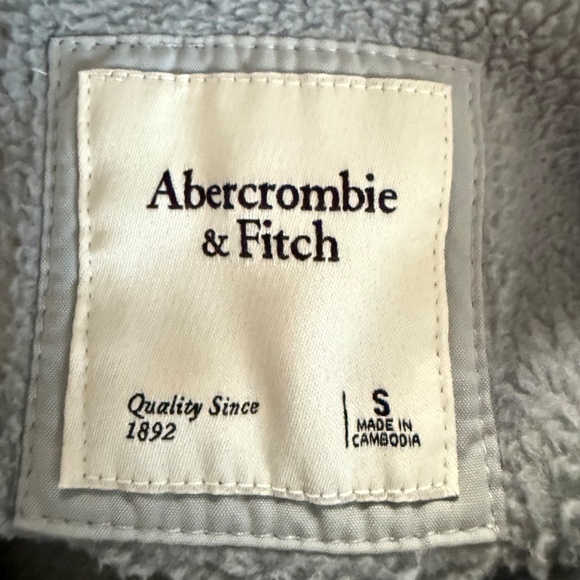 Abercrombie & Fitch | Size Small | Grey Snap Collar Fleece Pullover - Picture 6 of 7